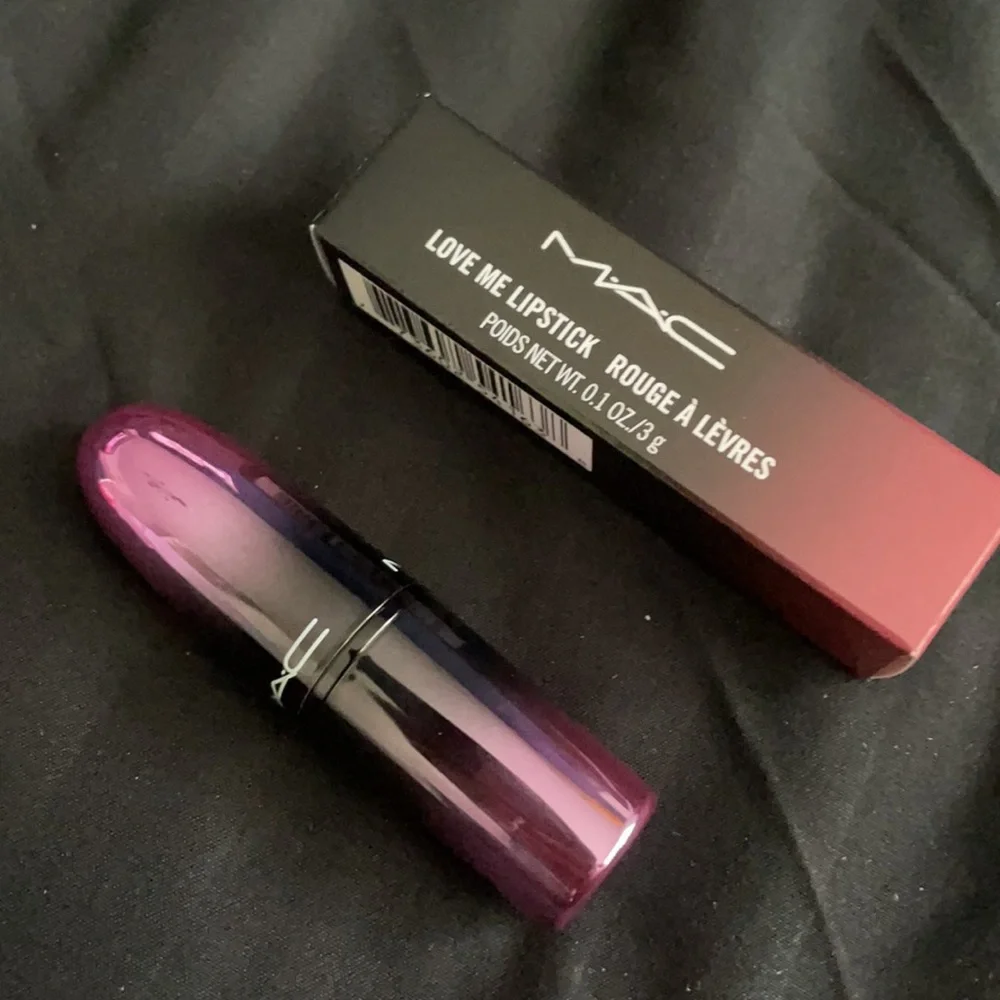 MAC Love me lipstick - hey, frenchie! - Picture 4 of 6